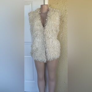 Skea Women's Cream Faux Fur Vest